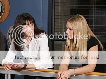 AJ Cook e Paget Brewster AJ Cook e Paget Brewster