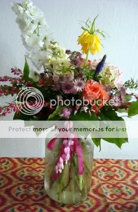 http://i898.photobucket.com/albums/ac182/parkdelibk/lynn.jpg?t=1304369967