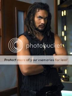 Bild; Quelle: http://i898.photobucket.com/albums/ac185/Nyota_photos/Mix/Ronon-Dex-b-1.jpg?t=1303486059 Bild; Quelle: http://i898.photobucket.com/albums/ac185/Nyota_photos/Mix/Ronon-Dex-b-1.jpg?t=1303486059